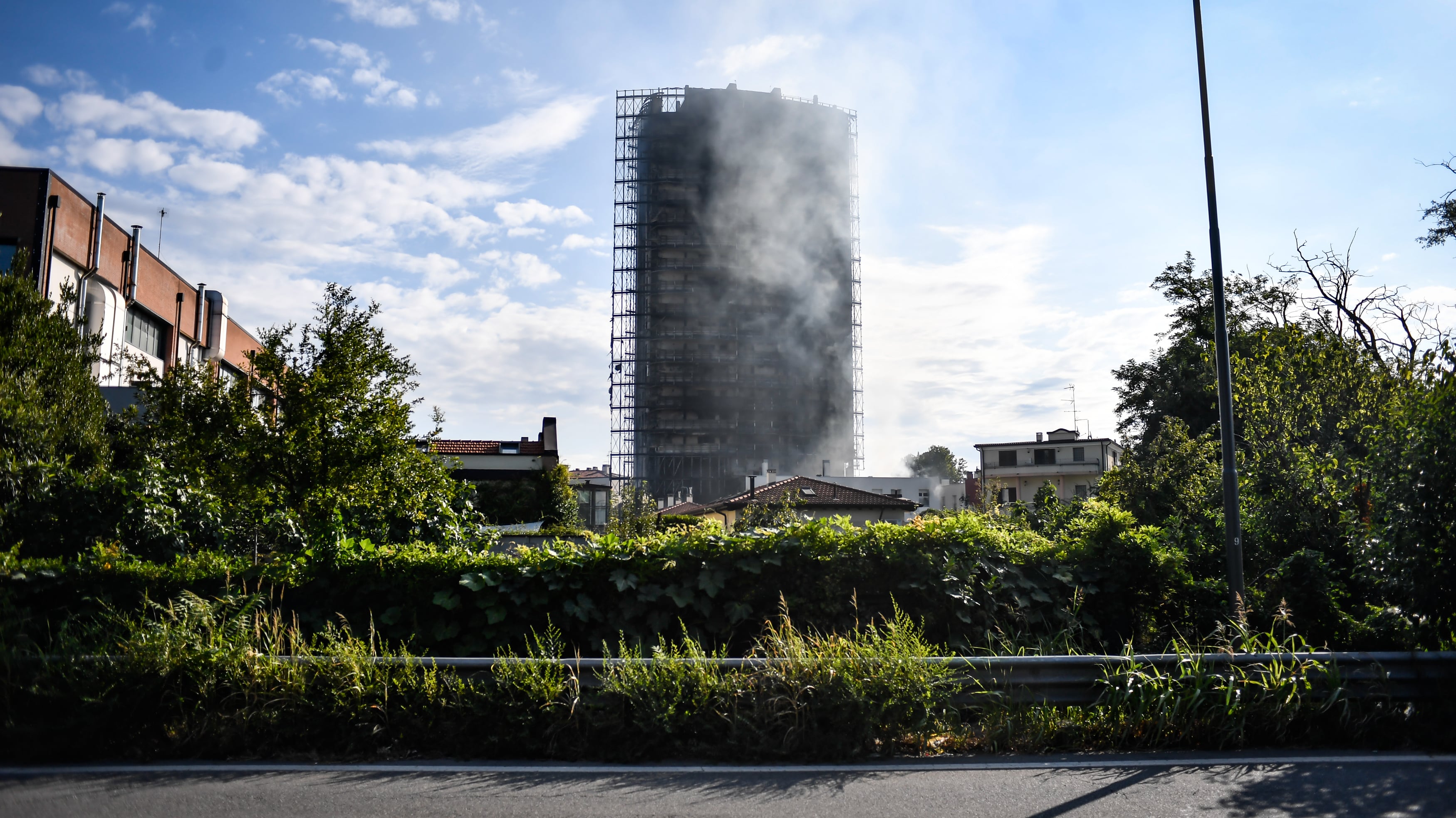 Grattacielo a fuoco, c'è l'ipotesi choc: l'"effetto lente" nel mirino del pm