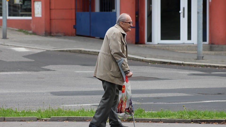 Giappone, abbandona il padre malato di Alzheimer in autogrill