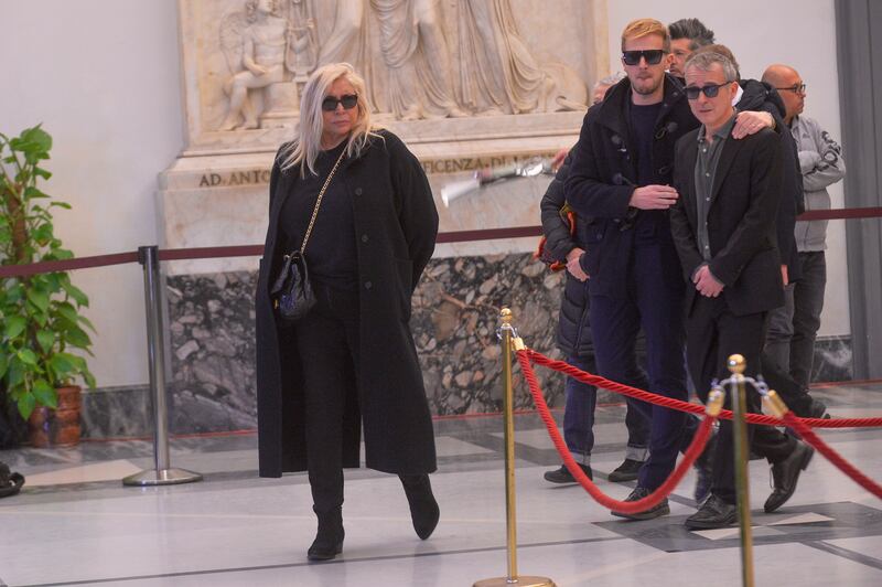 Vip e personaggi dello spettacolo alla camera ardente di Maurizio Costanzo 2