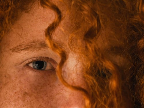 Over, come preparare l'henné: di cosa si tratta e tutti i benefici per i capelli