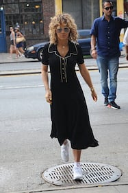 Rita Ora sexy in reggiseno 30