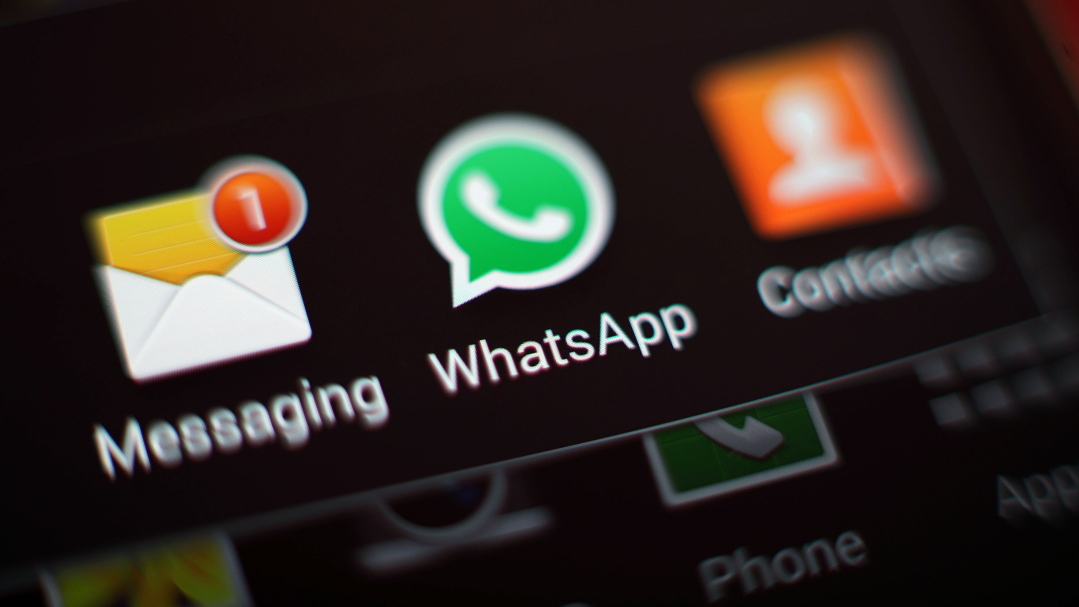 Tasto "elimina per tutti" nelle chat di WhatsApp non cancella su iPhone