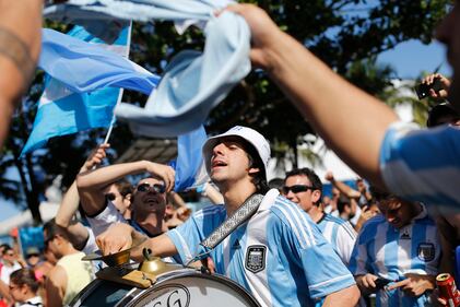 Migliaia di tifosi invadono Rio 18