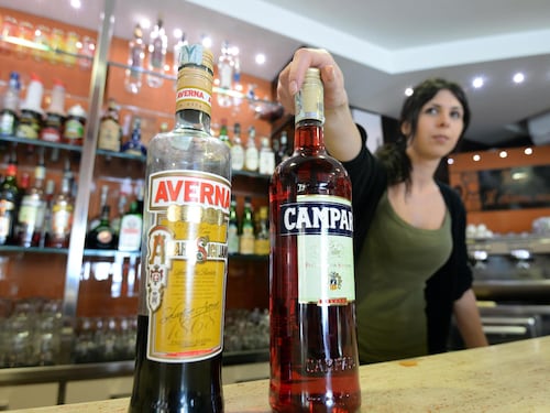 Campari pigliatutto: si beve anche Averna e paga in contanti