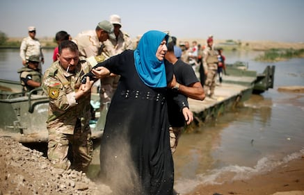 A sud di Mosul per gli iracheni la vita continua 15