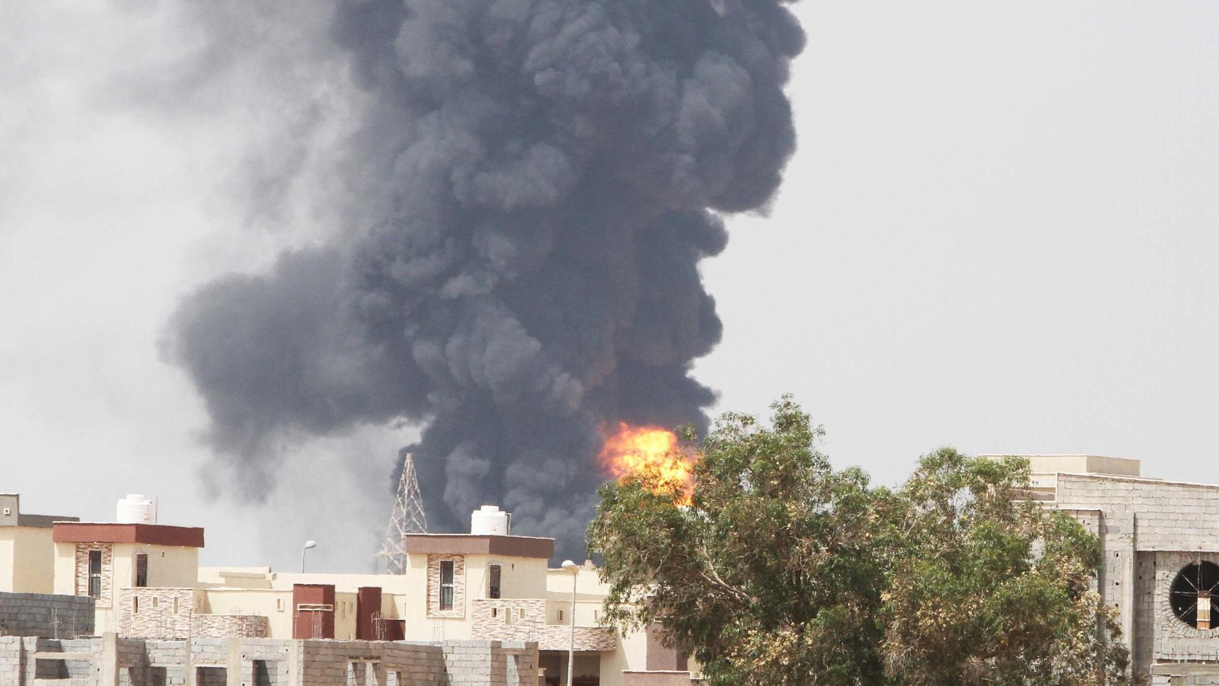 La Libia è in fiamme e noi non possiamo restare alla finestra
