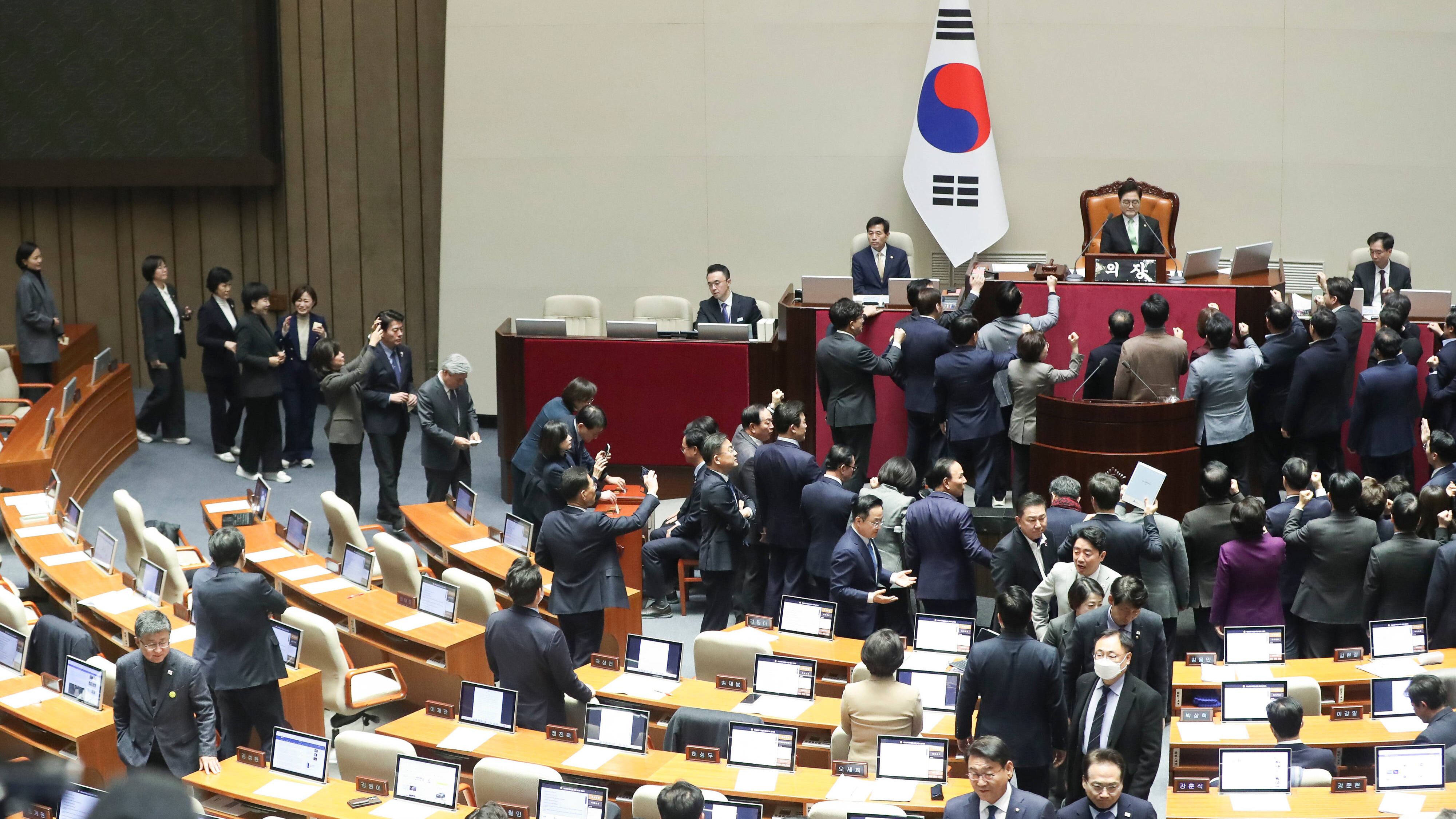 Corea senza pace: doppio impeachment