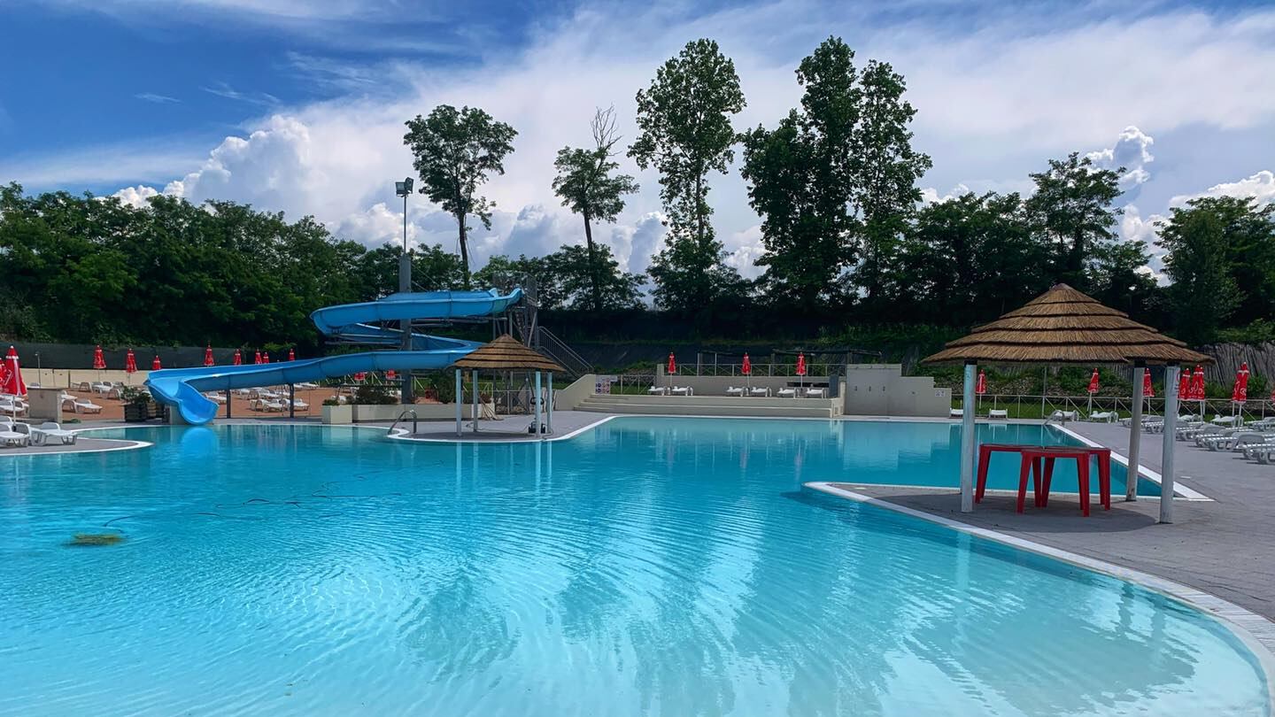 Morto il bambino di quattro anni caduto in piscina