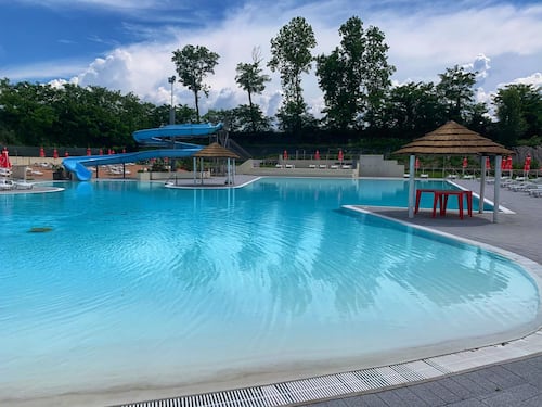 Morto il bambino di quattro anni caduto in piscina