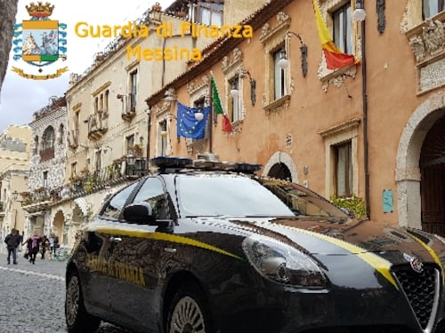 Intascava i soldi del servizio idrico: arrestato avvocato