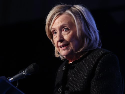 Epstein, la Clinton: "Mai incontrato". Le foto di Hawking
