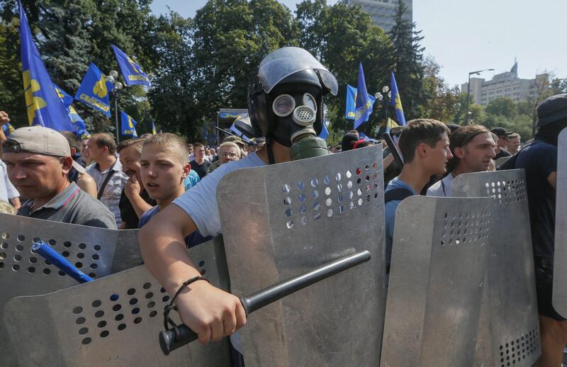 Gli scontri davanti al Parlamento di Kiev 13