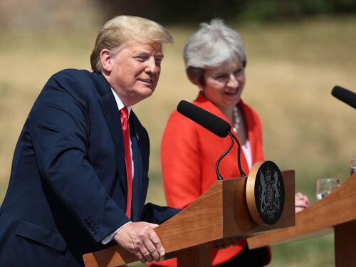 Trump: "Nessuna critica a May. Al via area di libero scambio"