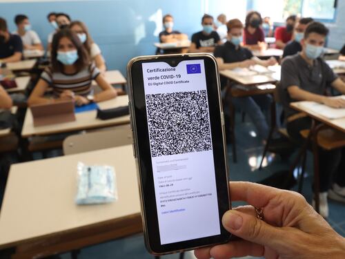 Scuola, il "pass" funziona ma è pronto anche il piano B