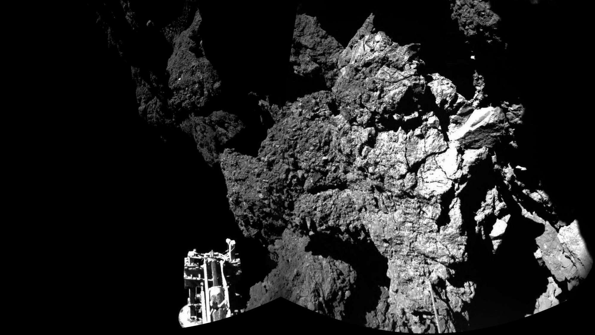 Il lander Rosetta è in bilico: un "braccio" per raddrizzarlo