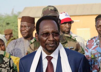 Mali, il presidente visita le truppe 5