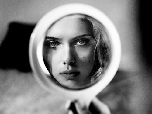 I ritratti senza tempo di Vincent Peters lo "scultore" della luce