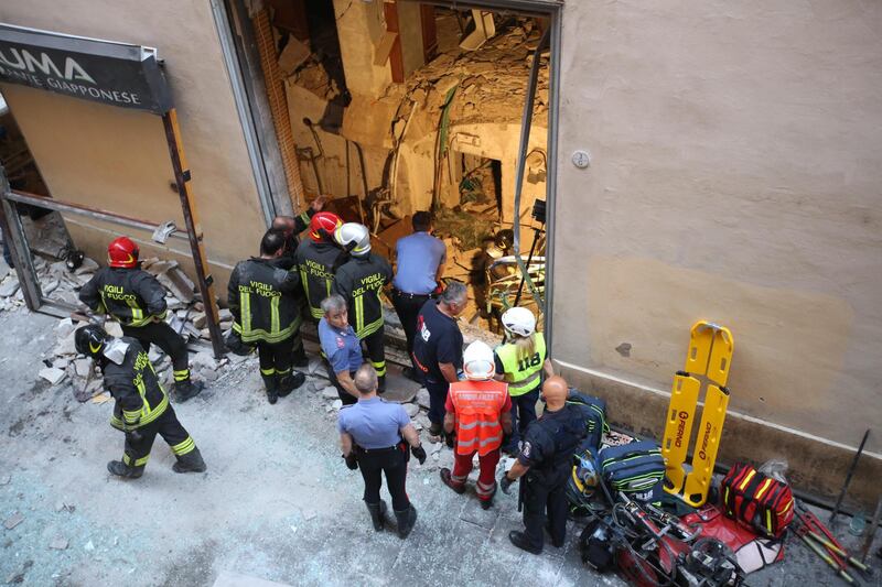 Bologna, esplosione in centro: sventrato un ristorante giapponese 9