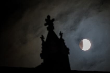 Super Luna Rossa, le immagini dell'eclissi da tutto il mondo 1