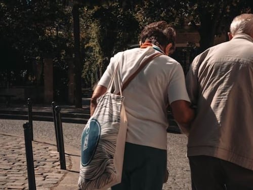 Se la sorella maggiore fa la mamma-badante