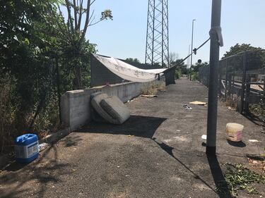 Roma, centinaia di migranti accampati in strada dopo lo sgombero dei palazzi occupati 8