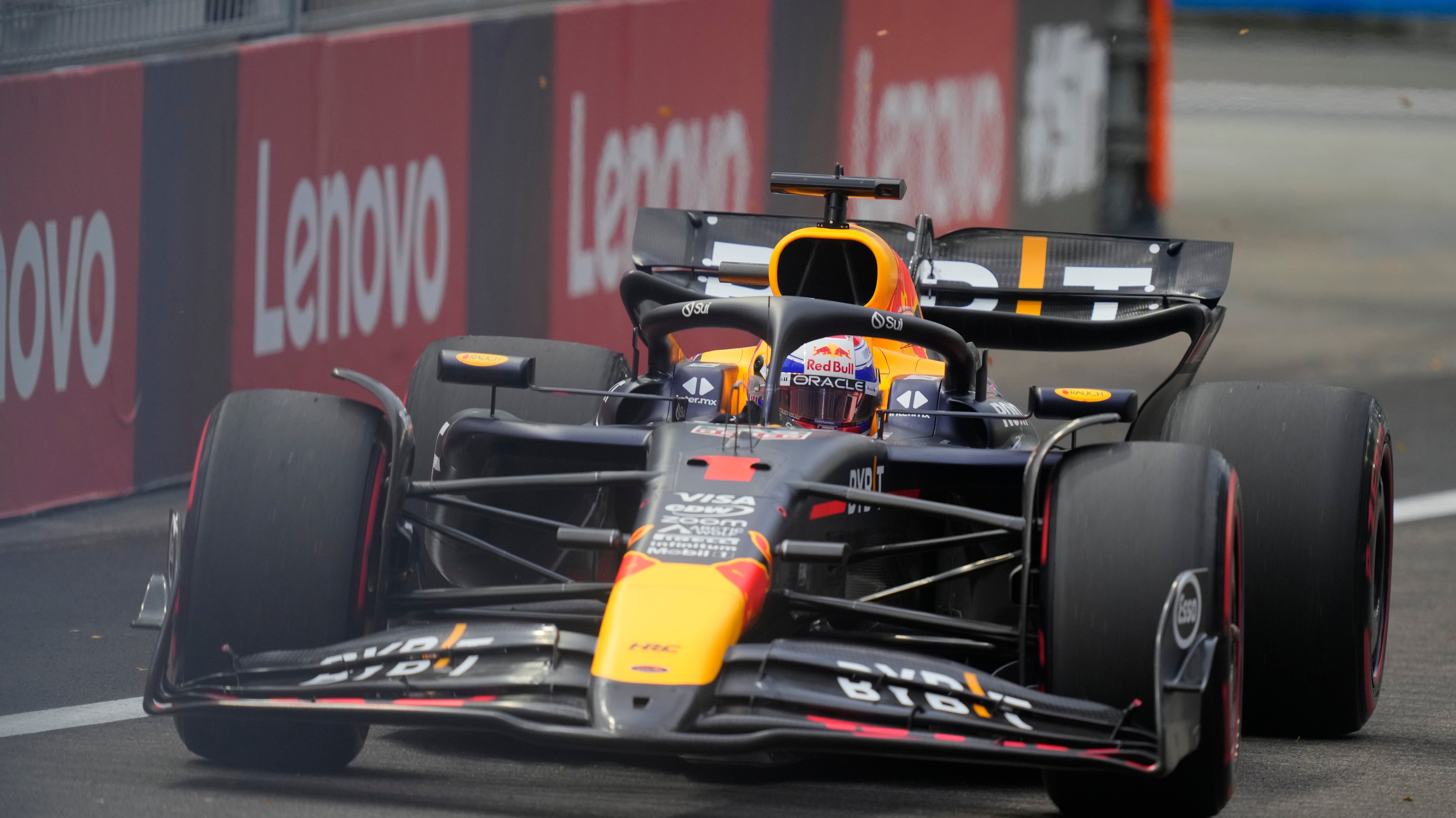 Ferrari flop tra gomme e lucertole. Norris-Verstappen, duello mondiale