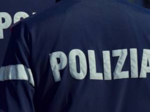 Poliziotti liberi dal servizio arrestano rapinatore nel Napoletano