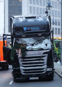 Berlino, il tir crivellato di colpi 9