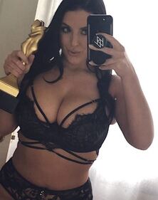 Angela White, la pornodiva che ha stregato i social 2