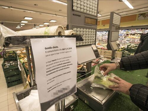 Cassiera ruba punti-raccolta: licenziata
