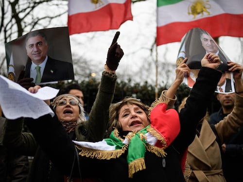 Mille arresti tra i manifestanti che contestano il regime in Iran