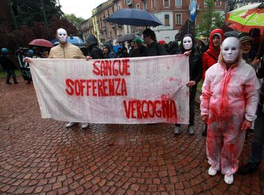 I ricercatori in piazza contro gli animalisti 9