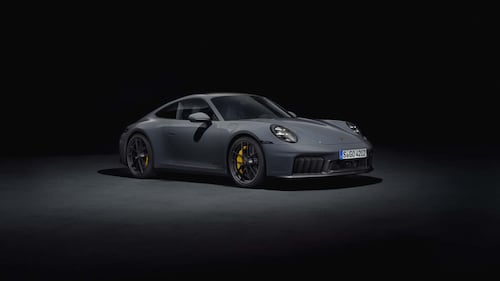 Nuova Porsche 911 GTS 2024, debutta la prima 911 ibrida della storia 8