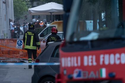 Incendio a Milano, tre morti in una palazzina per l'esplosione di un'auto 2