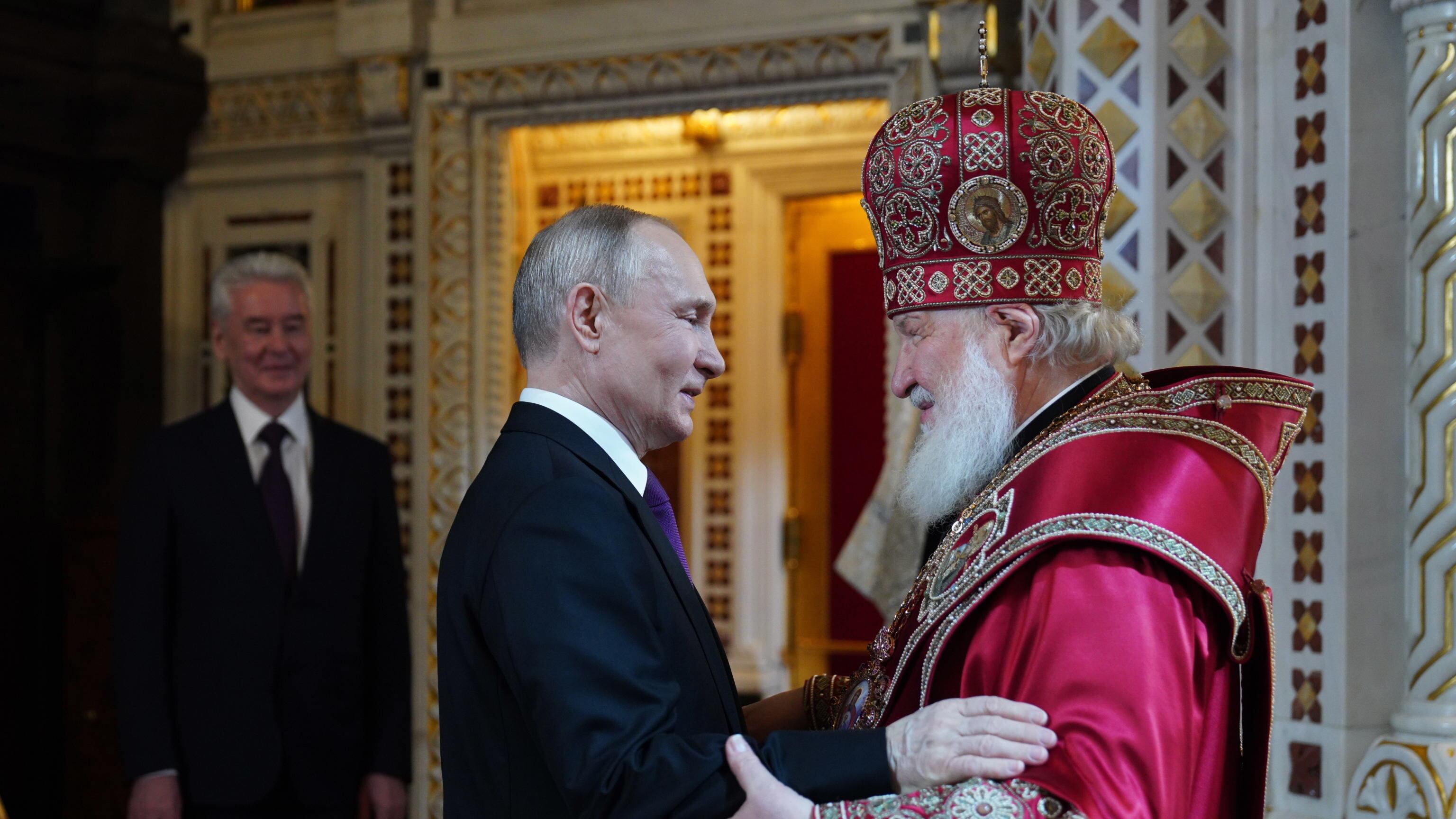 La messa di Putin e Kirill (tra gli agenti segreti)