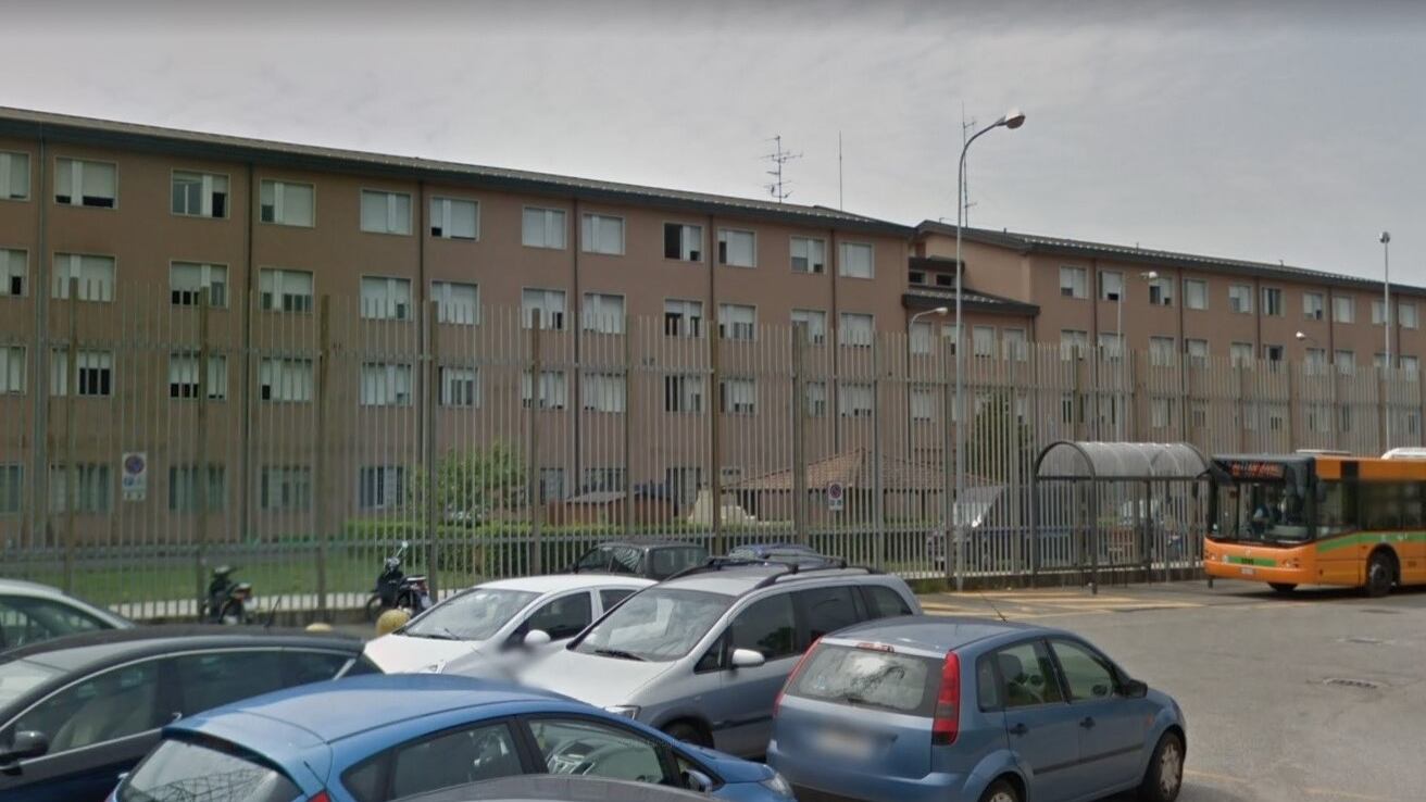 "Adesso mi do fuoco". La scusa del magrebino per aggredire gli agenti