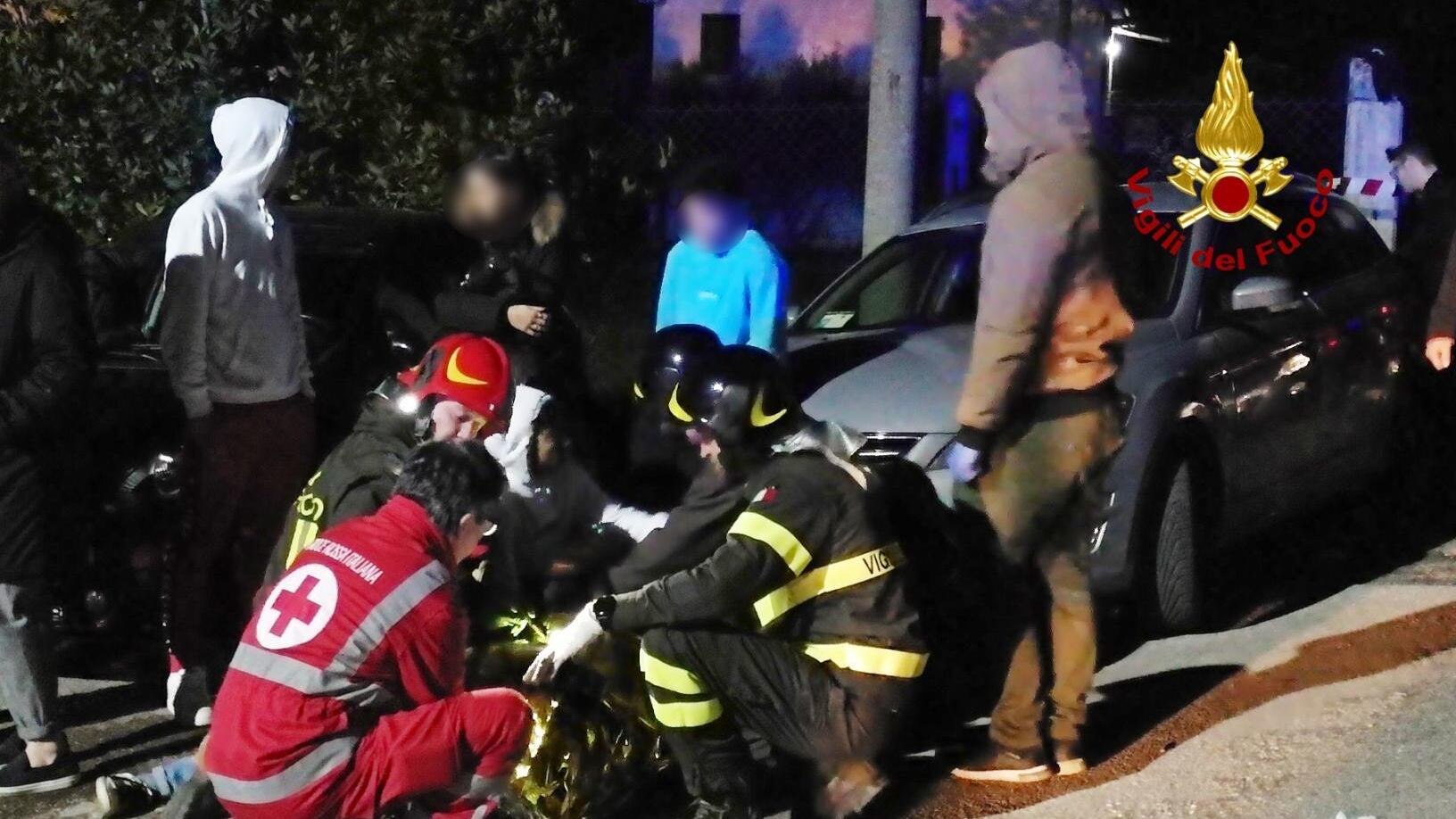Investe ciclista e fugge. Video incastrano il pirata
