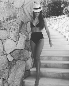 Elisabetta Gregoraci, topless da urlo in Costa Smeralda 9