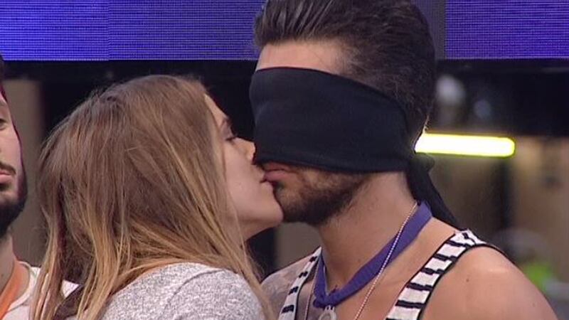 GF14: concorrenti a nudo col body imprinting 18