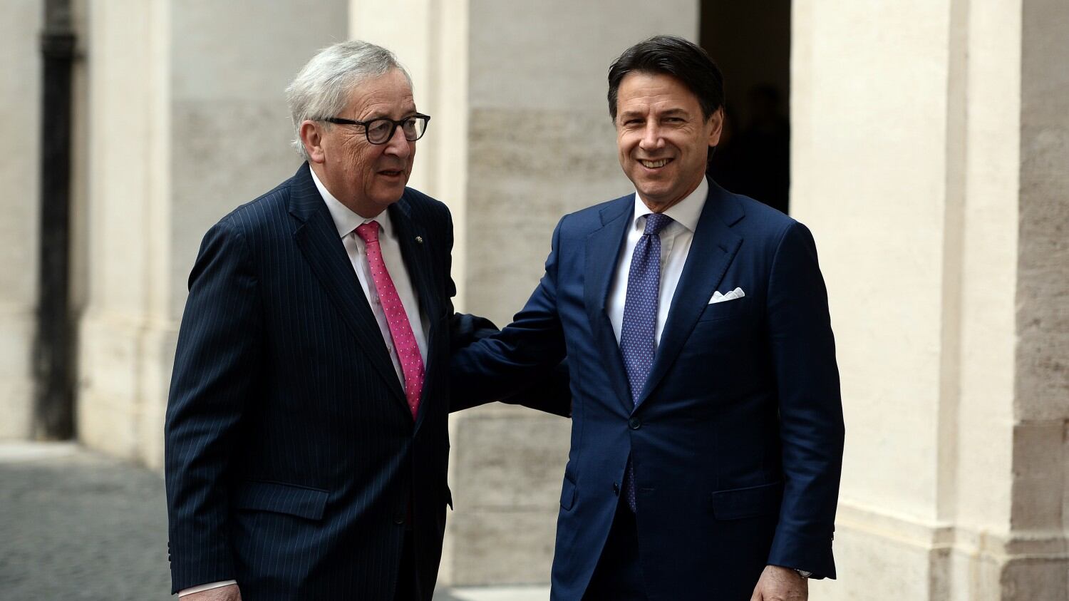 Italia, governo sotto assedio Juncker: "Ministri bugiardi"