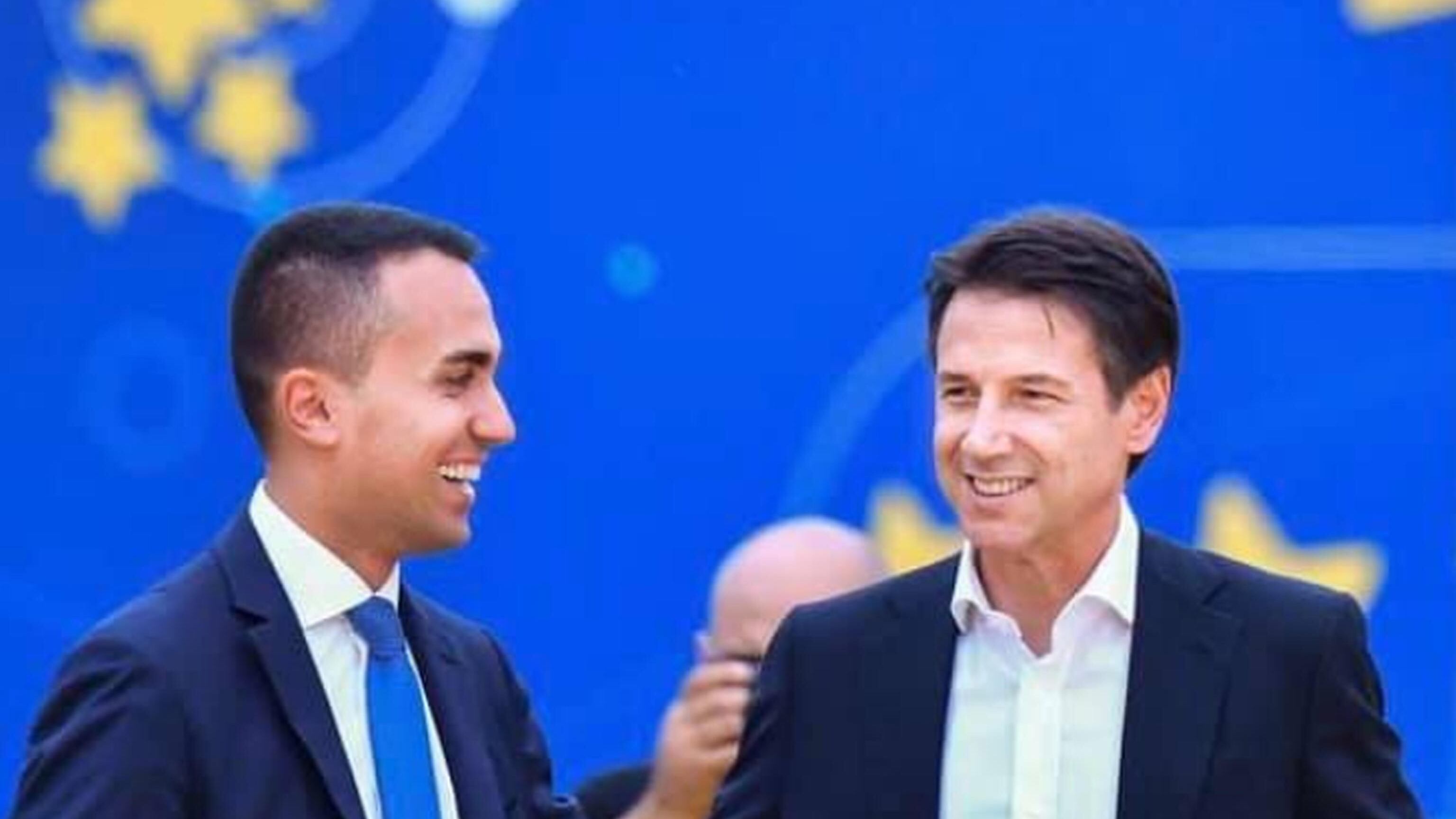 Fango M5s su Di Maio: pioggia di tweet (falsi). E pure Dibba lo attacca