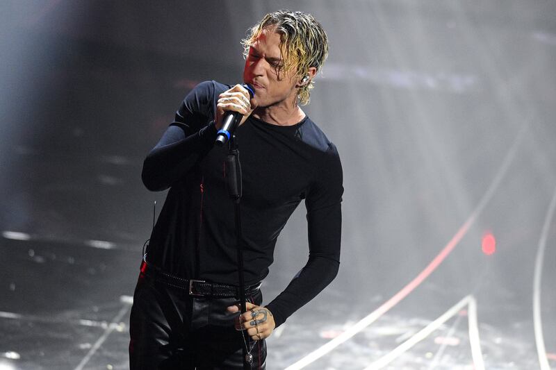 Sanremo 2024: ecco il look della prima serata del Festival di Irama  1
