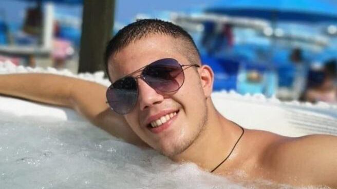 Omar e la morte in vacanza. “Giorni fa la rissa in discoteca”