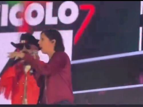 "In Sinagoga no, sul palco con J-Ax sì". La Lega inchioda Schlein dopo lo "spettacolo" di Milano