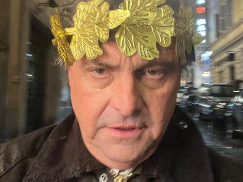 "Trascinato a una festa sotto un nubifragio". Lo sfogo di Calenda su Facebook