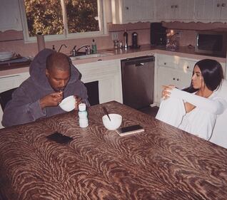 Kim Kardashian hot in cabina armadio: foto 4