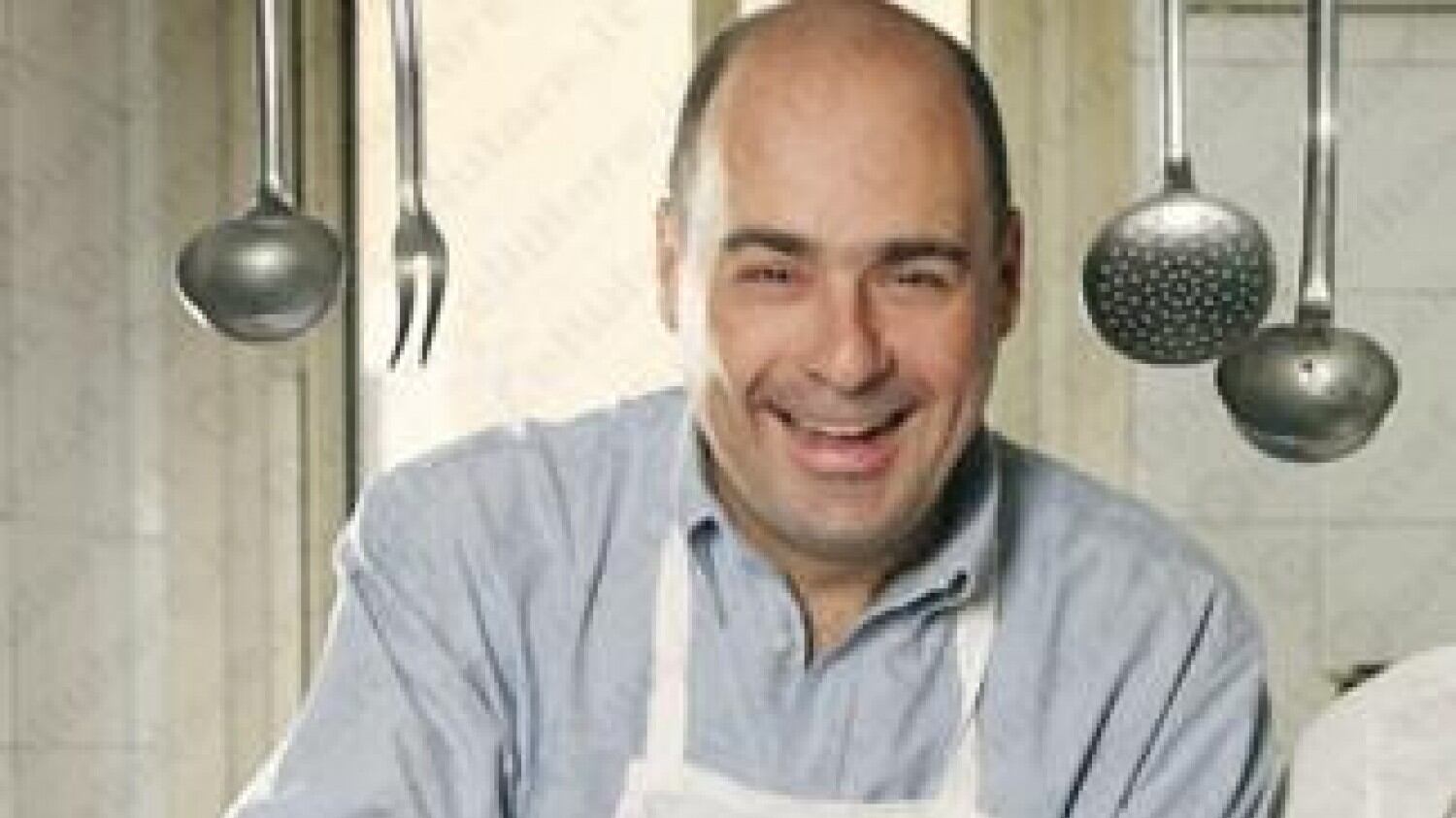 Aglio nella amatriciana? "Mai". Zingaretti ironizza su Twitter sulla gaffe di chef Cracco