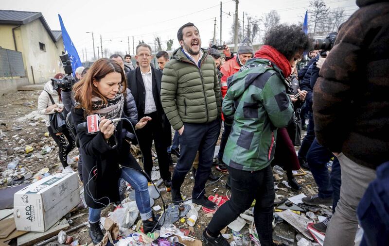 Torino, Salvini circondato dai bambini rom 18