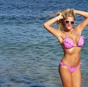 Francesca Cipriani, lingerie sexy e curve esplosive su Instagram 13