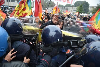 Scontri tra centri sociali e polizia al vertice Ue 3